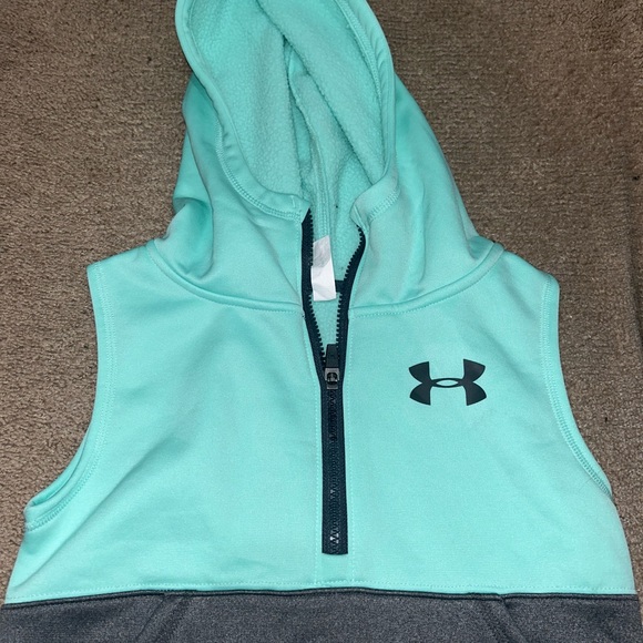 🍒6 items for $30🍒 Under Armour Sleeveless Hooded Vest - Picture 2 of 5